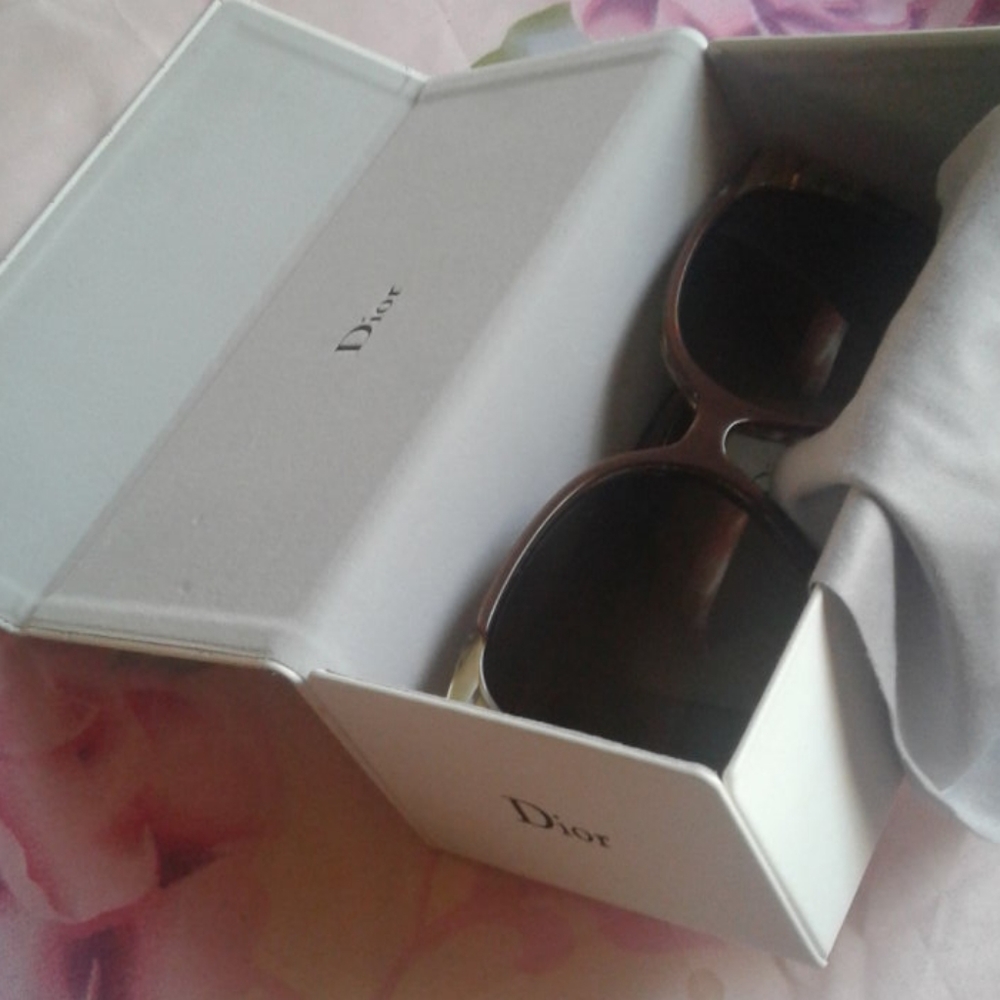 Sun Glasses - image 5